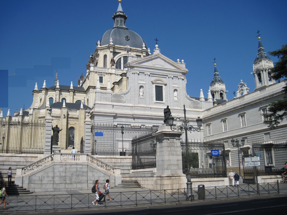 92- Esterno della Catedral de Santa Maria la Real de la Almudena